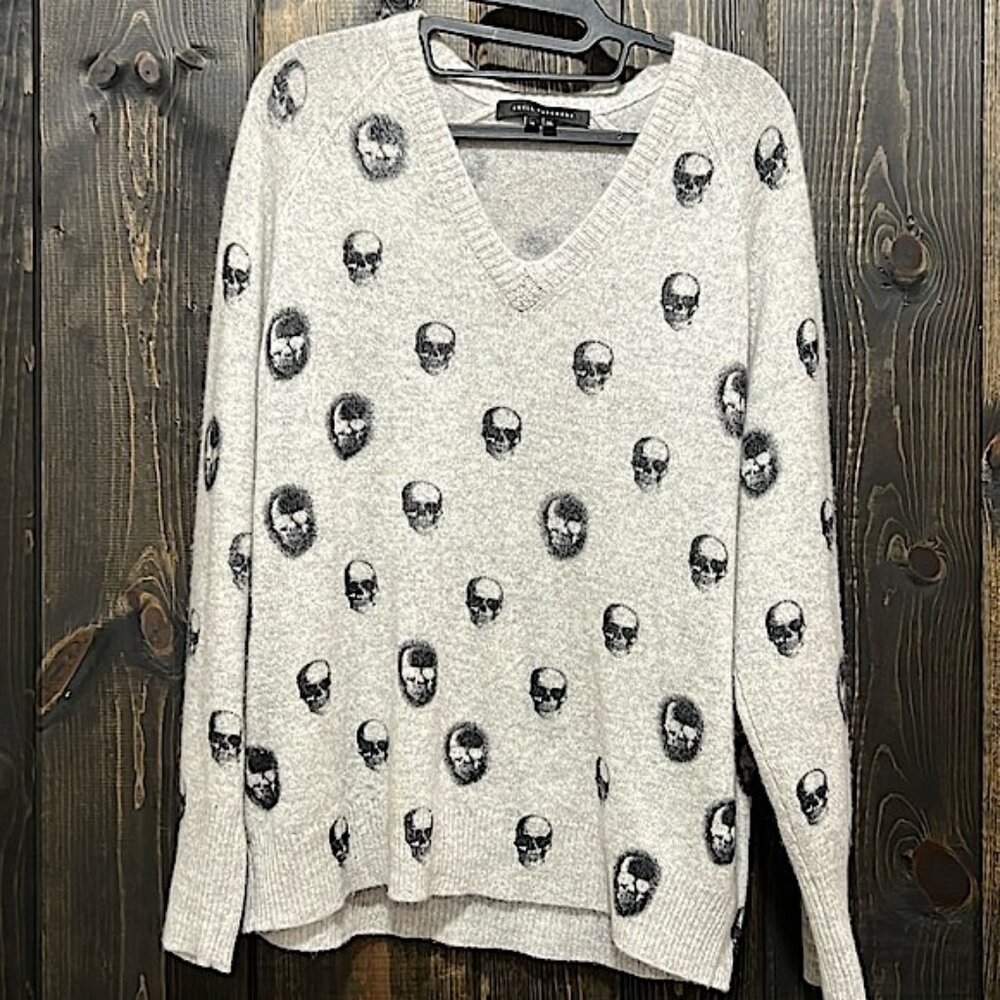 Skull Cashmere Sweater M Soft Halloween Cozy Goth Skulls